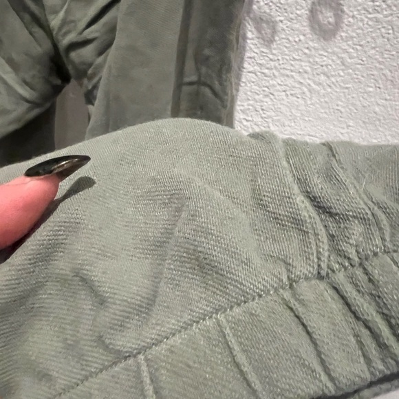 Mondetta outdoor project green joggers with zipper pockets and back pockets - Picture 6 of 7